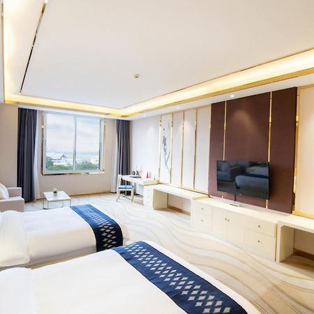 St Hotel Wattay Airport เวียงจันทน์ ภายนอก รูปภาพ